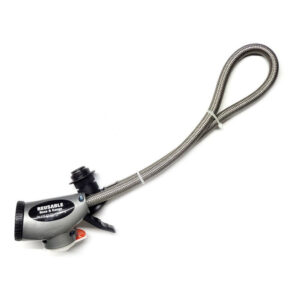 Manguera trenzada en color gris con manómetro. Reutilizable para recarga de aire acondicionado. Para refrigerante R-134a.