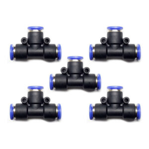 Unión Tee 8mm neumática Instrutek conectando tres mangueras de poliuretano en sistema de distribución de aire comprimido industrial Racor push-in tipo Tee sin rosca de 8mm marca Instrutek uniendo tres tubos de aire en tablero de automatización industrial Fitting neumático Tee 8mm tubo a tubo Instrutek instalado en línea de distribución de aire de planta de manufactura en México